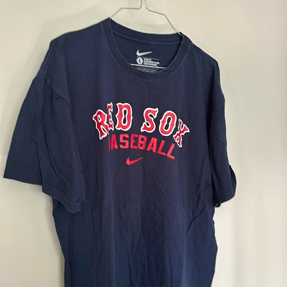 Men’s Size Large Nike Koose Fit Boston Red Sox T Shirt
